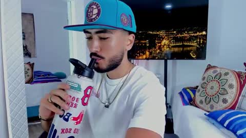 Snapshot of david_johnson372 chatting on 8, 3, 2026 Hey im David that loves to explore and speak their fantasies. Very open talktative and nice. Feel free to chat with me online show from 8, 3, 2026