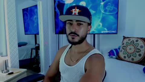 Snapshot of david_johnson372 chatting on 14, 4, 2026 Hey im David that loves to explore and speak their fantasies. Very open talktative and nice. Feel free to chat with me online show from 14, 4, 2026