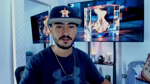 Snapshot of david_johnson372 chatting on 29, 5, 2026 Hey im David that loves to explore and speak their fantasies. Very open talktative and nice. Feel free to chat with me online show from 29, 5, 2026