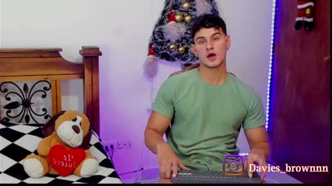 Snapshot of davies_brown chatting on 31, 12, 2024 Davies brown schedule 12pm to 5pm col time online show from 31, 12, 2024