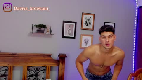 Snapshot of davies_brown chatting on 18, 1, 2025 Davies brown schedule 12pm to 5pm col time online show from 18, 1, 2025