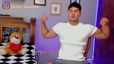 Snapshot of davies_brown chatting on 22, 2, 2025 Davies brown schedule 12pm to 5pm col time online show from 22, 2, 2025