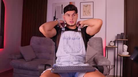 Snapshot of davies_brown chatting on 15, 9, 2025 Davies brown schedule 12pm to 5pm col time online show from 15, 9, 2025