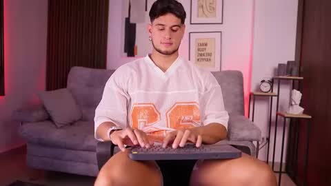 Snapshot of davies_brown chatting on 21, 9, 2025 Davies brown schedule 12pm to 5pm col time online show from 21, 9, 2025