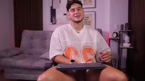 Snapshot of davies_brown chatting on 14, 11, 2025 Davies brown schedule 12pm to 5pm col time online show from 14, 11, 2025