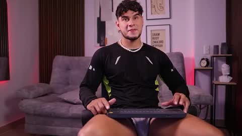 Snapshot of davies_brown chatting on 23, 11, 2025 Davies brown schedule 12pm to 5pm col time online show from 23, 11, 2025