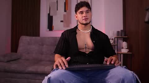 Snapshot of davies_brown chatting on 15, 12, 2025 Davies brown schedule 12pm to 5pm col time online show from 15, 12, 2025