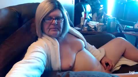 Snapshot of dawndoesall chatting on 7, 12, 2024 dawndoesall online show from 7, 12, 2024