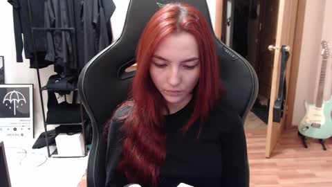 Snapshot of dead_girll chatting on 13, 12, 2024 freak online show from 13, 12, 2024