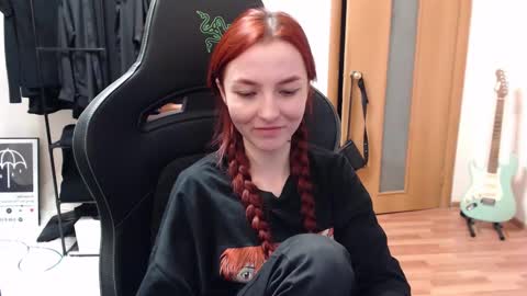 Snapshot of dead_girll chatting on 14, 12, 2024 freak online show from 14, 12, 2024