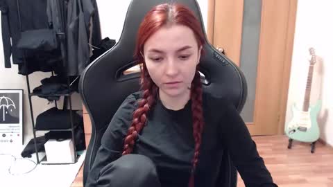 Snapshot of dead_girll chatting on 14, 12, 2024 freak online show from 14, 12, 2024