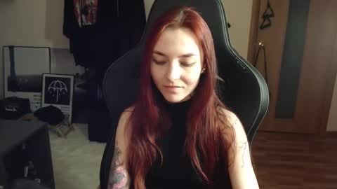 Snapshot of dead_girll chatting on 7, 3, 2025 freak online show from 7, 3, 2025