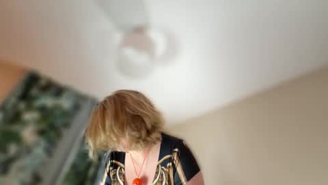 Snapshot of deafhugetits_110e chatting on 31, 10, 2025 DEAF Zoe and NaughtiestGal Misty online show from 31, 10, 2025