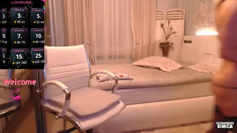 Snapshot of dealux_ chatting on 27, 11, 2025 DeaLux online show from 27, 11, 2025