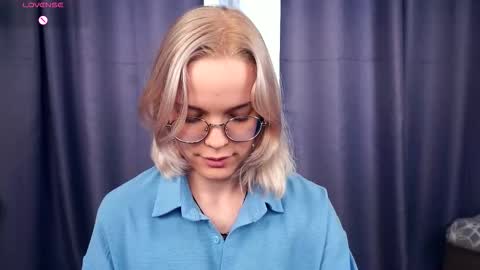 Charlie 18yo online show from 13, 10, 2025