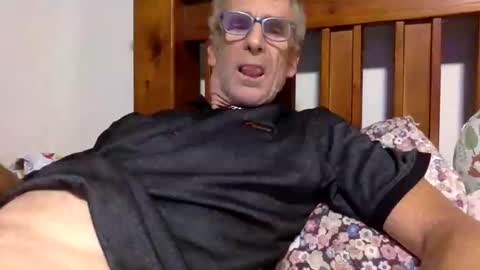 Snapshot of deanofflove2210 chatting on 27, 2, 2025 deanofflove2210 online show from 27, 2, 2025
