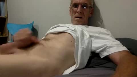 deanofflove221000 online show from 5, 3, 2026