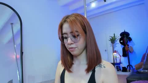 Snapshot of dearmilu28 chatting on 2, 10, 2025 dearmilu28 online show from 2, 10, 2025