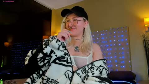 Snapshot of debbie_taylor chatting on 18, 4, 2026 Debbie Mon Tue Fri Sun Sat GMT 3 1000am - 0400pm online show from 18, 4, 2026
