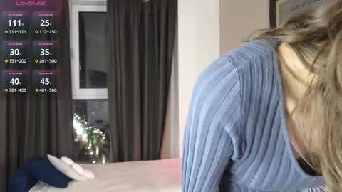 Snapshot of debihenks chatting on 27, 10, 2025 Eva online show from 27, 10, 2025