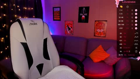 Snapshot of deborah_moore chatting on 8, 10, 2025 Debora online show from 8, 10, 2025