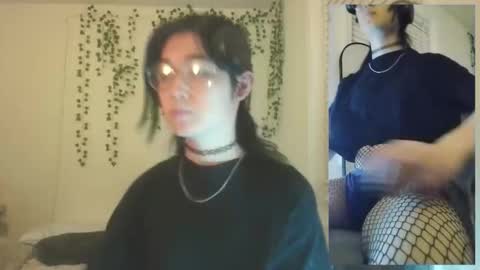 Snapshot of deciduousdoll chatting on 1, 12, 2025 deciduousdoll online show from 1, 12, 2025