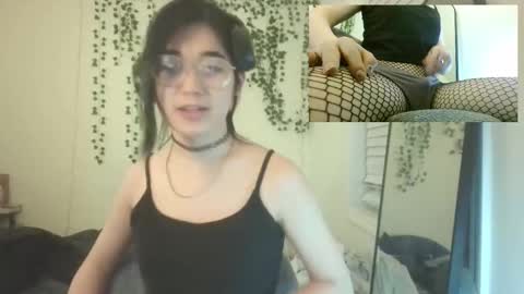 Snapshot of deciduousdoll chatting on 15, 12, 2025 deciduousdoll online show from 15, 12, 2025