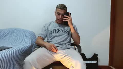 Snapshot of deconrios chatting on 19, 1, 2025 Santiago online show from 19, 1, 2025