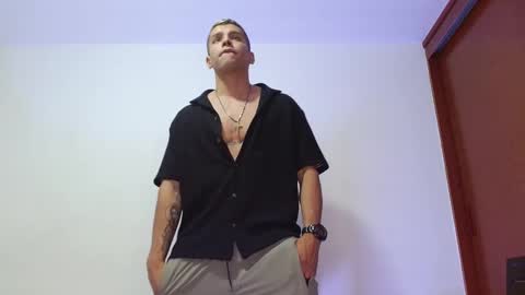 Snapshot of deconrios chatting on 1, 2, 2025 Santiago online show from 1, 2, 2025