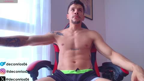 Snapshot of deconrios chatting on 3, 11, 2025 Santiago online show from 3, 11, 2025