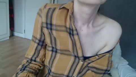 Snapshot of deessedivine chatting on 23, 10, 2025 KamiDevi online show from 23, 10, 2025