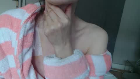 Snapshot of deessedivine chatting on 24, 10, 2025 KamiDevi online show from 24, 10, 2025