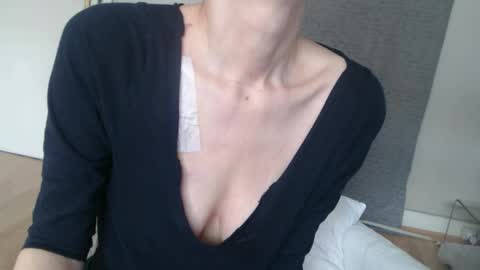 Snapshot of deessedivine chatting on 25, 10, 2025 KamiDevi online show from 25, 10, 2025