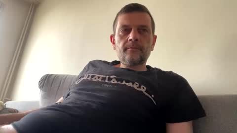 Snapshot of defloy chatting on 5, 12, 2025 Defloy online show from 5, 12, 2025