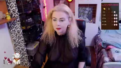 Snapshot of delicecat chatting on 4, 11, 2025 Delicacat online show from 4, 11, 2025