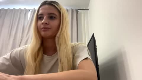 Snapshot of delindaferebee chatting on 18, 5, 2026 Amelia online show from 18, 5, 2026