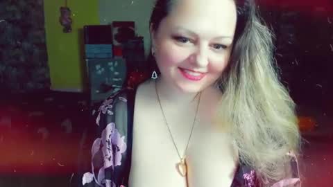 Snapshot of delinnia chatting on 19, 12, 2024 Margo online show from 19, 12, 2024