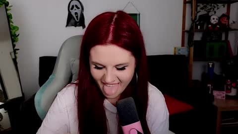 Snapshot of dellacrush_ chatting on 19, 11, 2025 dellacrush_ online show from 19, 11, 2025