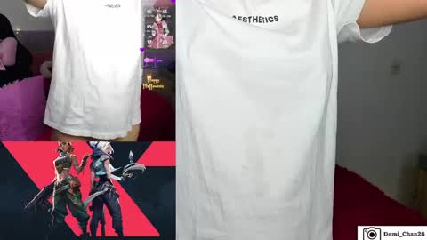 Snapshot of demi_chan chatting on 30, 10, 2025 demiii online show from 30, 10, 2025