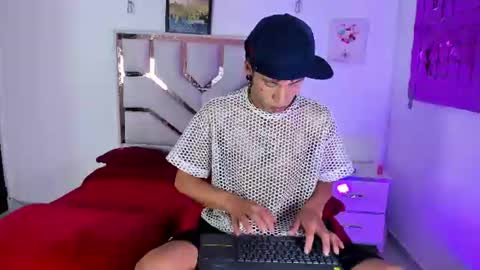 Snapshot of demian_salvatoire chatting on 7, 8, 2026 Demian and Salvatoire online show from 7, 8, 2026