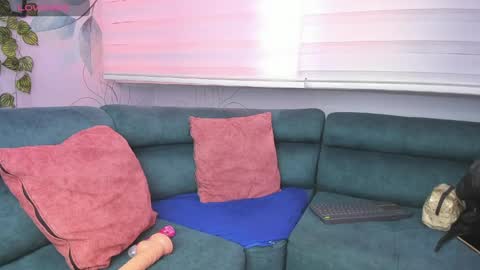   online show from 25, 4, 2026