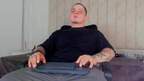 dennis munera online show from 4, 1, 2025