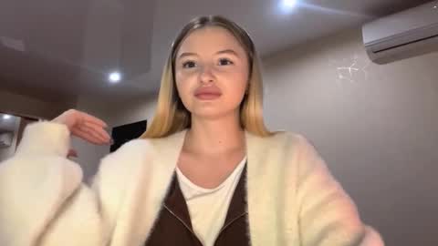 Snapshot of deonnagarn chatting on 12, 10, 2025 Vi Victoria online show from 12, 10, 2025