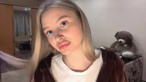 Snapshot of deonnagarn chatting on 18, 10, 2025 Vi Victoria online show from 18, 10, 2025