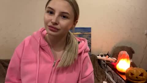 Snapshot of deonnagarn chatting on 30, 10, 2025 Vi Victoria online show from 30, 10, 2025