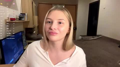 Snapshot of deonnagarn chatting on 3, 11, 2025 Vi Victoria online show from 3, 11, 2025