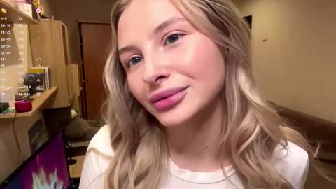 Snapshot of deonnagarn chatting on 20, 11, 2025 Vi Victoria online show from 20, 11, 2025