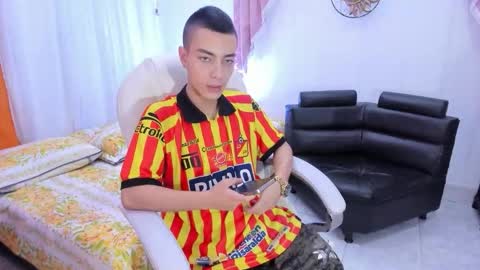 Snapshot of dereck_boy8 chatting on 21, 10, 2025 Dereck Boy online show from 21, 10, 2025