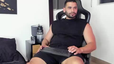 Snapshot of dereck_vega chatting on 5, 12, 2024 Dereck Vega online show from 5, 12, 2024