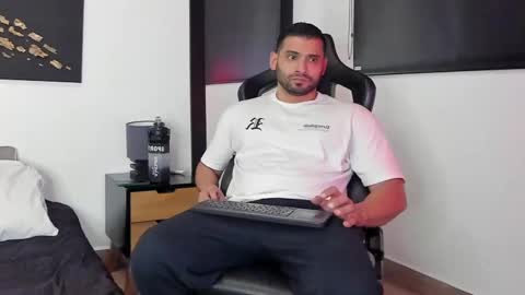 Snapshot of dereck_vega chatting on 7, 12, 2024 Dereck Vega online show from 7, 12, 2024